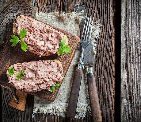 Fleischaufstrich am Brot